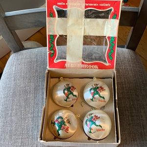 Disney Alderbrook Vintage Peter Pan Satin ornaments